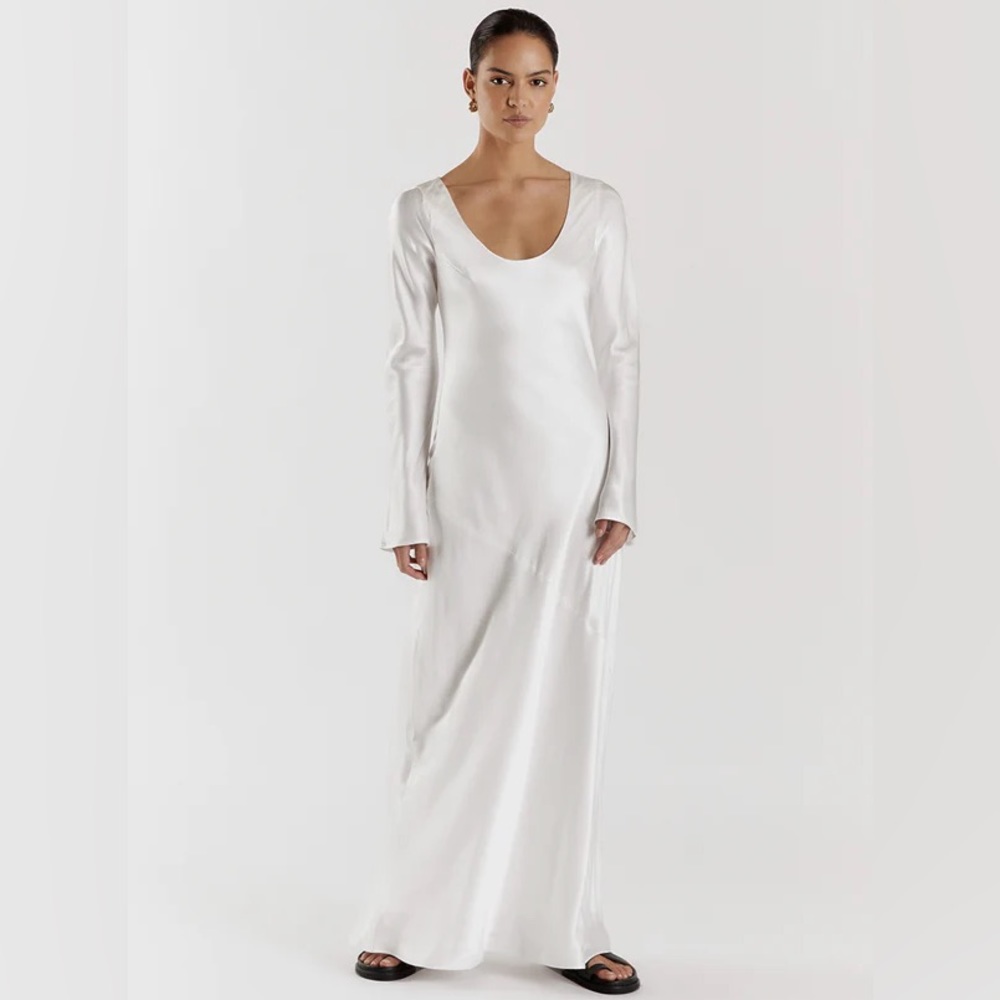 NWT Dissh Lea White Long Sleeved Satin Maxi Dress; Size US 4